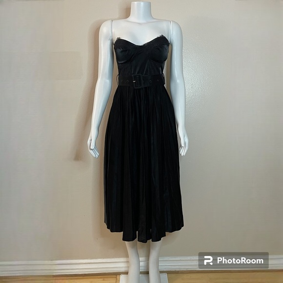 L'ATISTE Dresses & Skirts - Black strapless belted pleated midi dress with lace details